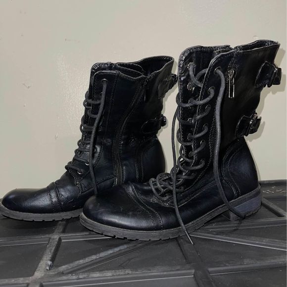 Shoes - 9 - womens boots